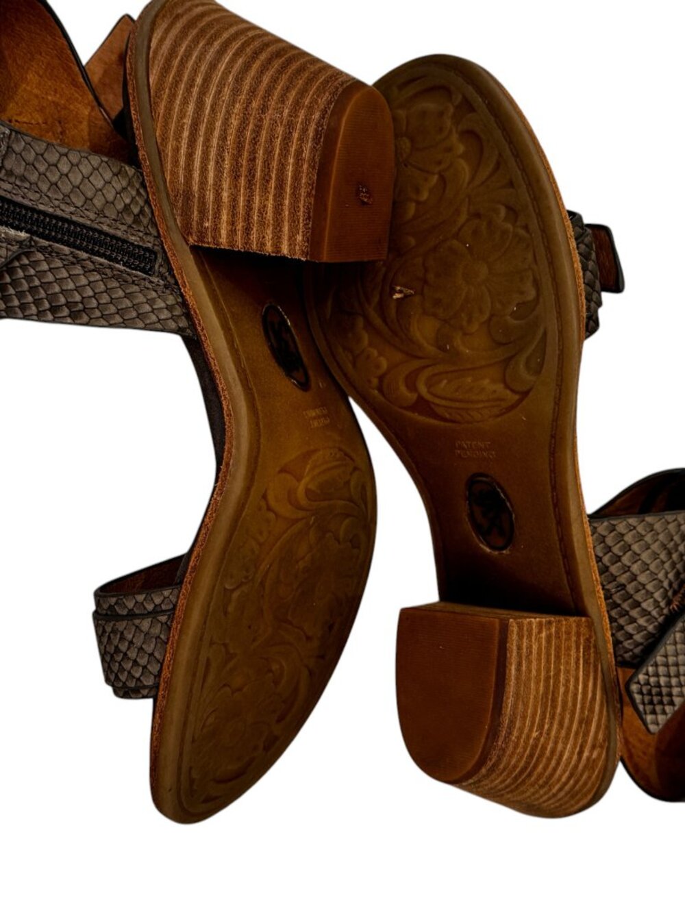 Söfft Gray Croc Embossed Leather Buckle Strap Block Heel Sandals Size 8 - Picture 6 of 12